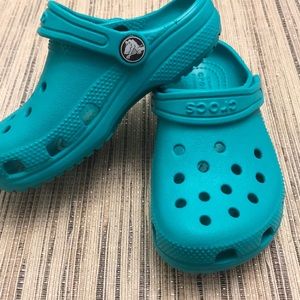 Boys Slide on Turquoise Crocs sz 11